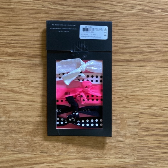 Victoria’s Secret’s hair ties - Picture 2 of 2